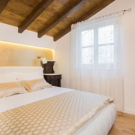 Residence Teatro - Near Cathedral of St James