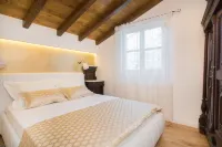 Residence Teatro - Near Cathedral of St James
