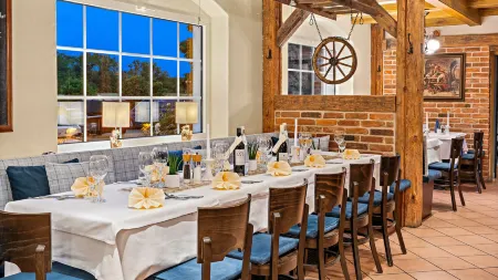 Seehotel Mühlenhaus Отели в г. Бриц