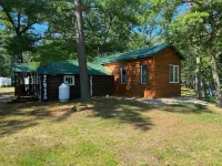 Charming cabin with indoor Pickleball court! Unlimited access during the weekday