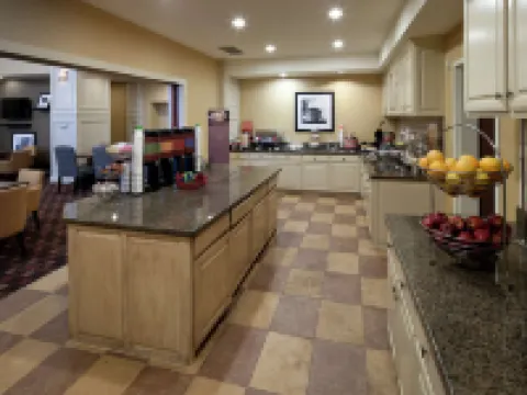 แฮมป์ตัน อินน์แอนด์สวีทส์ เท็กซาร์แคนา โรงแรมในเท็กซาร์คานา