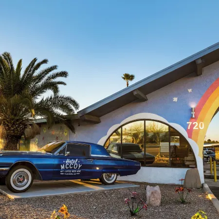 Hotel McCoy - Art, Coffee, Beer, Wine