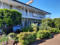 Flying Spur Motel Hotel di Newtown