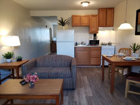 Affordable Suites Burlington Отели рядом с достопримечательностью «Юниверсити Коммонс»