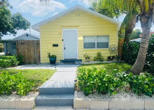 Mango Beach Retreat- Close to Palm Beach Downtown Eats Drinks Shopping Hotels in Lake Worth
