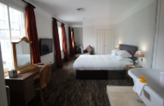 The Saracens Head Hotel Hotels in 