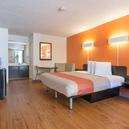 Motel 6 Newnan, GA