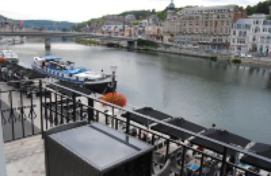 L'Inattendu "sur la croisette" Dinant Centre