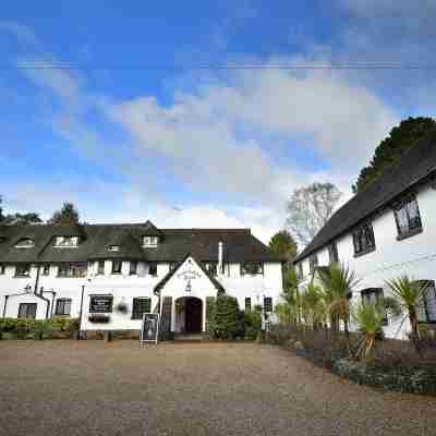 The Roundabout Hotel Hotel Exterior