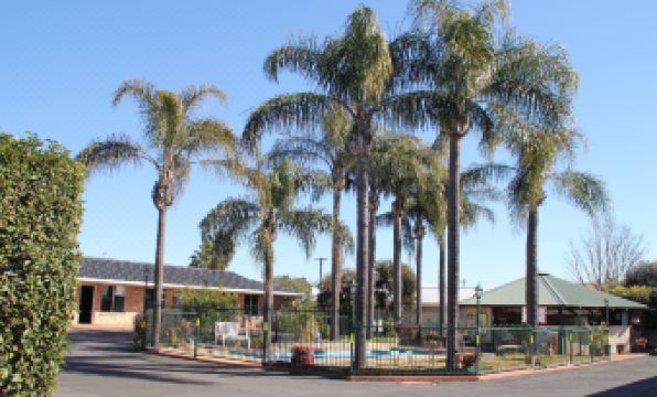 Town & Country Motor Inn