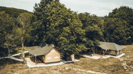 Les Insolites de Jsk Отели в г. Сен-Сенери-ле-Жере