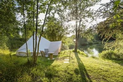 Lloyds Meadow Glamping Hôtels à : 