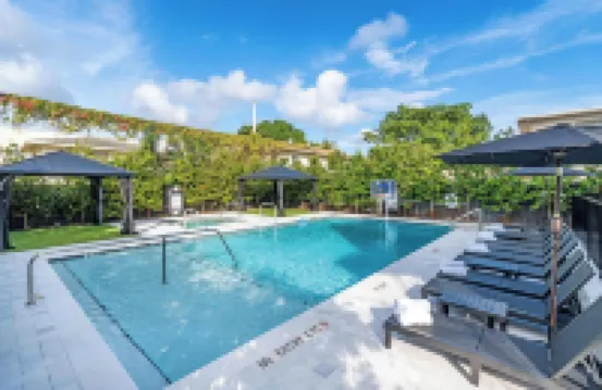 Lux Retreat by Renzzi