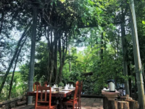 Eaustay Hotel berhampiran Wat U Thong