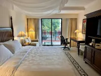 Holiday Inn Merida Hotels near Caffe Latte Itzimná