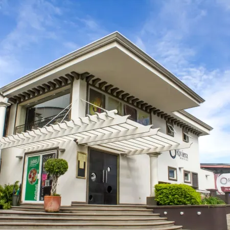 La Riviera Hotel