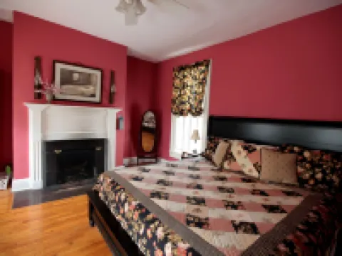 The Lafayette Inn & Restaurant Hotels in Greene County