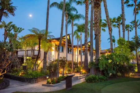 Humphreys Half Moon Inn Отели рядом с достопримечательностью «Пойнт Лома»