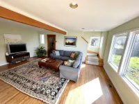 Elegant but practical retreat to maximize your enjoyment in beautiful HMB Hotels in El Granada