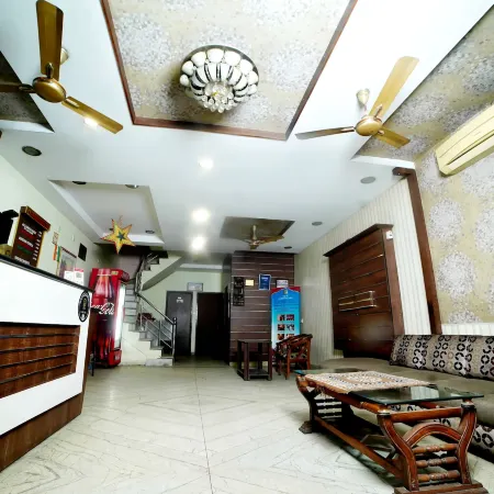 Hotel Holiday Comfort - 800 MTS from Jallianwala Bagh