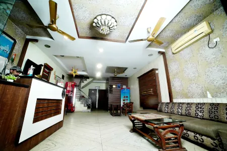 Hotel Holiday Comfort - 800 MTS from Jallianwala Bagh