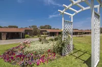 Emu Beach Chalets