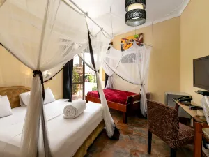 2 Friends Beach Hotel