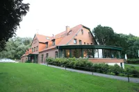 Seehotel Heidehof Hotels near Gutshaus Scharpzow