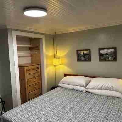 Rivers Edge Cabin, Swimming, Tubing, Fishing, Fire Pit, Grill, Wi-Fi, Relaxing! Rooms