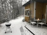 Apple Tree Cabin with River Views Các khách sạn ở Hedemora