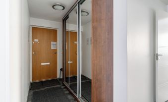 1Br Downtown Apt with Sauna, Hosts up to 8 Guests