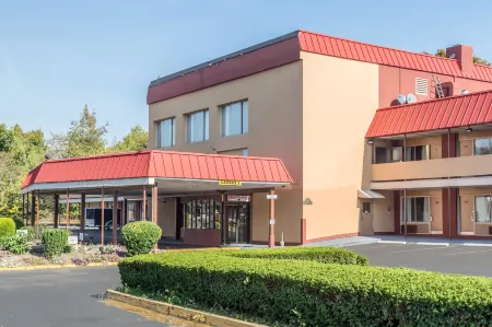 Econo Lodge Отели рядом с достопримечательностью «University of New Haven»