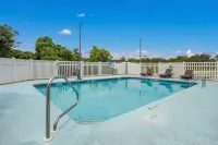 Hometown Inn Thomasville - piscina