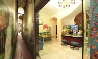 Holiday Lakeview Hotel
