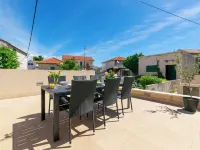 Apartment Ljerka Hotels in Postire