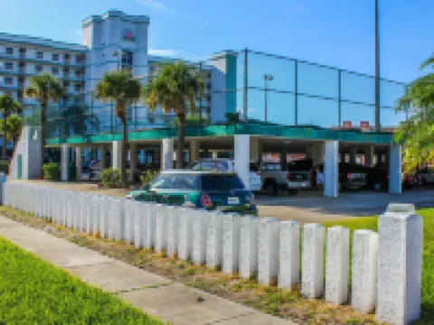 ดิสคัฟเวอรี บีช รีสอร์ต โรงแรมในโคโค่บีช