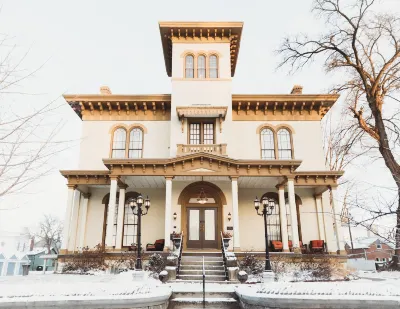 The Pepin Mansion B&B on Mansion Row - 10 Min to Start of the Bourbon Trail Hotels in New Albany