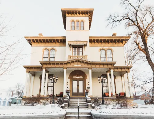 The Pepin Mansion B&B on Mansion Row - 10 Min to Start of the Bourbon Trail Hotels in New Albany
