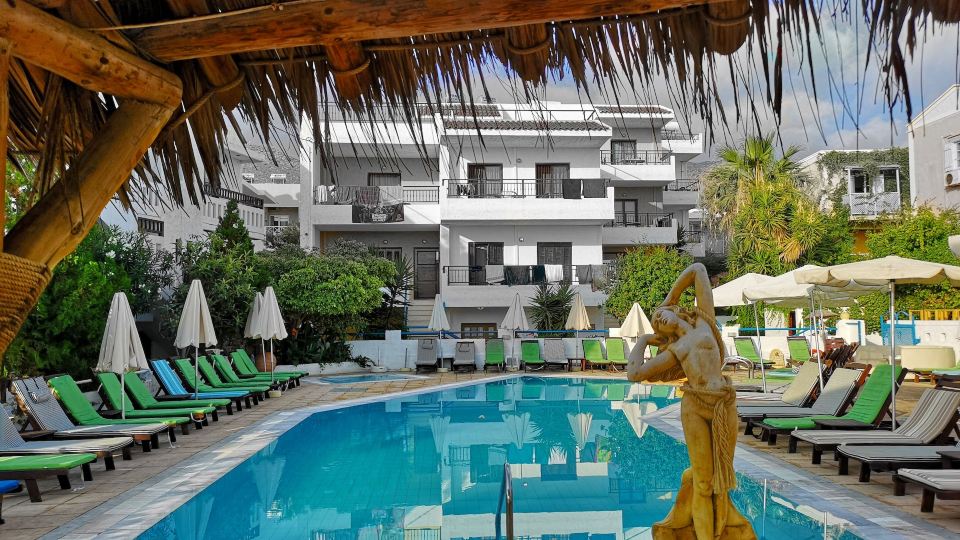 Elmi Beach Hotel & Suites