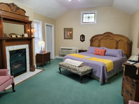 Evening Shade Inn Hotels in 