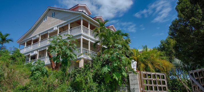 A Stone's Throw Away Hotel a Nassau