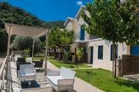 Ilianthos Apartments & Rooms