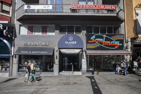 Glaner Hotel Cafe Отели рядом с достопримечательностью «Plaça de la Rotonda»