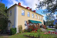 Prästgårdens mat & Trädgårdscafe Hotels near Halna kyrka