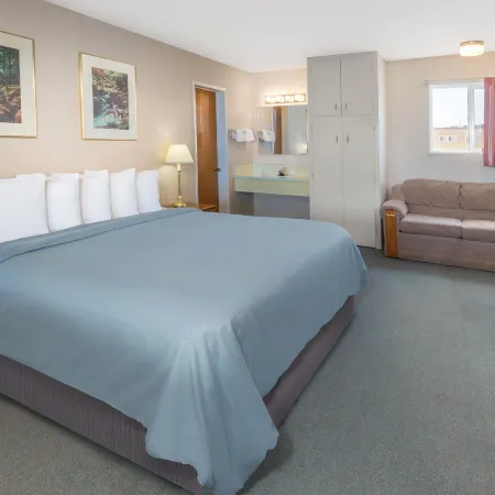 Redwood Inn