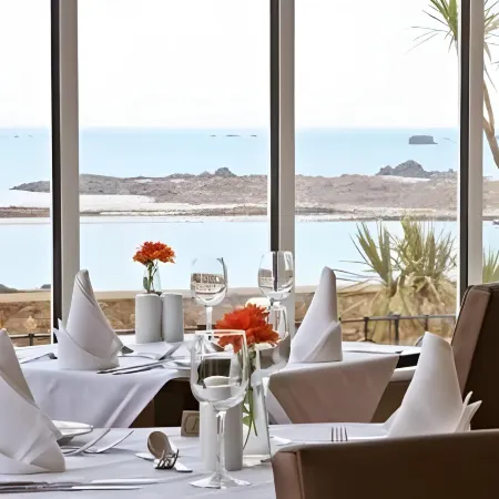 Ommaroo Hotel