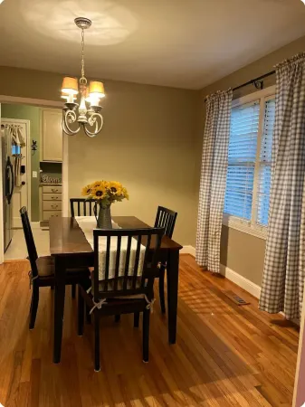 Pink Door Charming 2-bedroom house with WiFi, AC in nice Oneonta, Close to Food Отели в г. Онеонта