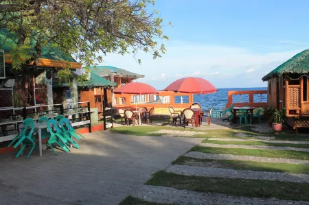 Maxvir Inn Beach Resort Отели рядом с достопримечательностью «Our Lady of the Immaculate Conception Church»