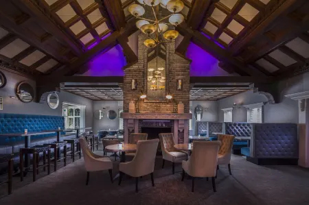 Treacys Oakwood Hotel, Shannon Отели в г. Клэр