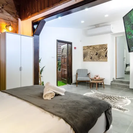 חופש יהונתן -צימרים בכנרת בטיילת טבריה Hofesh Yehonatan Cabin Promnade Tibrias
